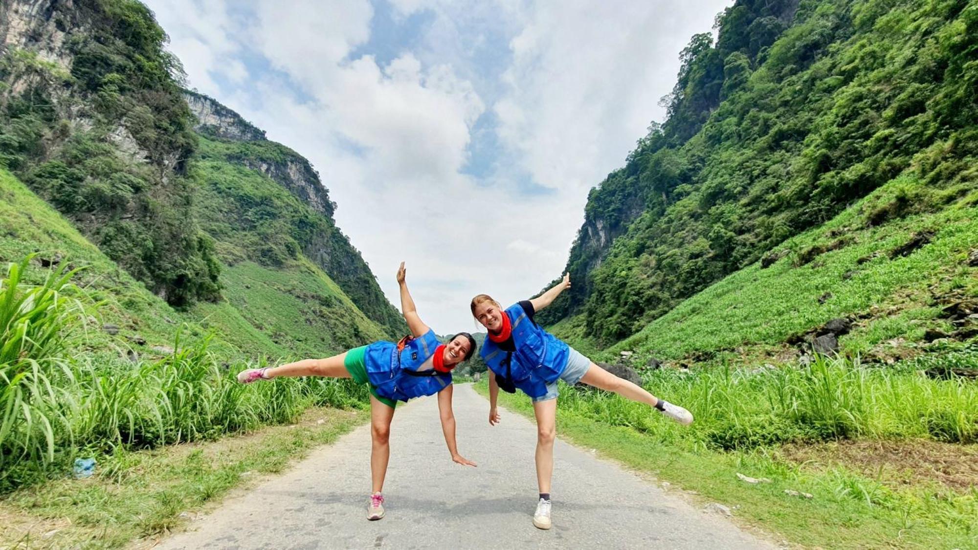 Hotel Yolo Ha Giang Adventures, Motorbike And Loop Tours Exteriér fotografie