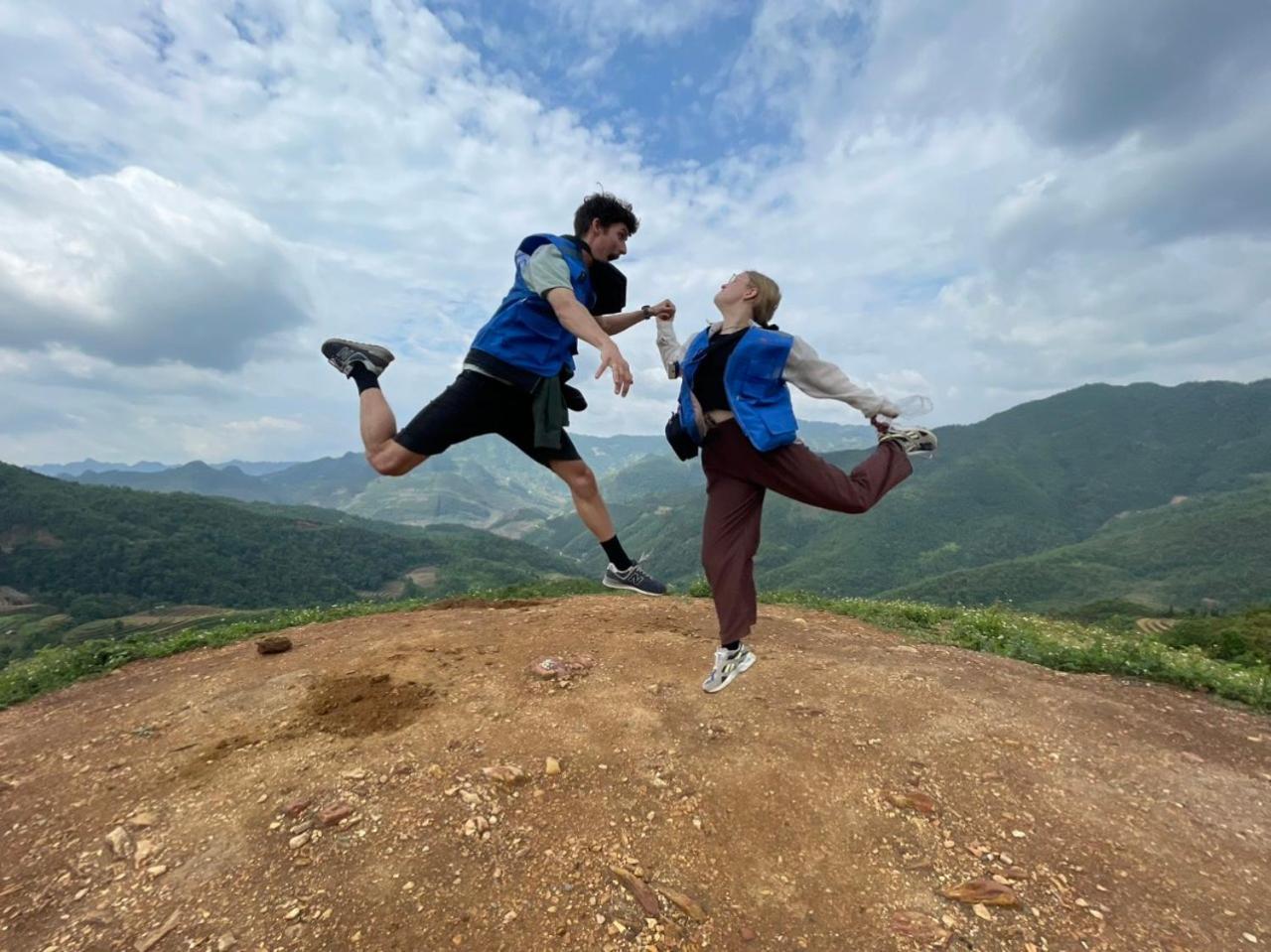 Hotel Yolo Ha Giang Adventures, Motorbike And Loop Tours Exteriér fotografie