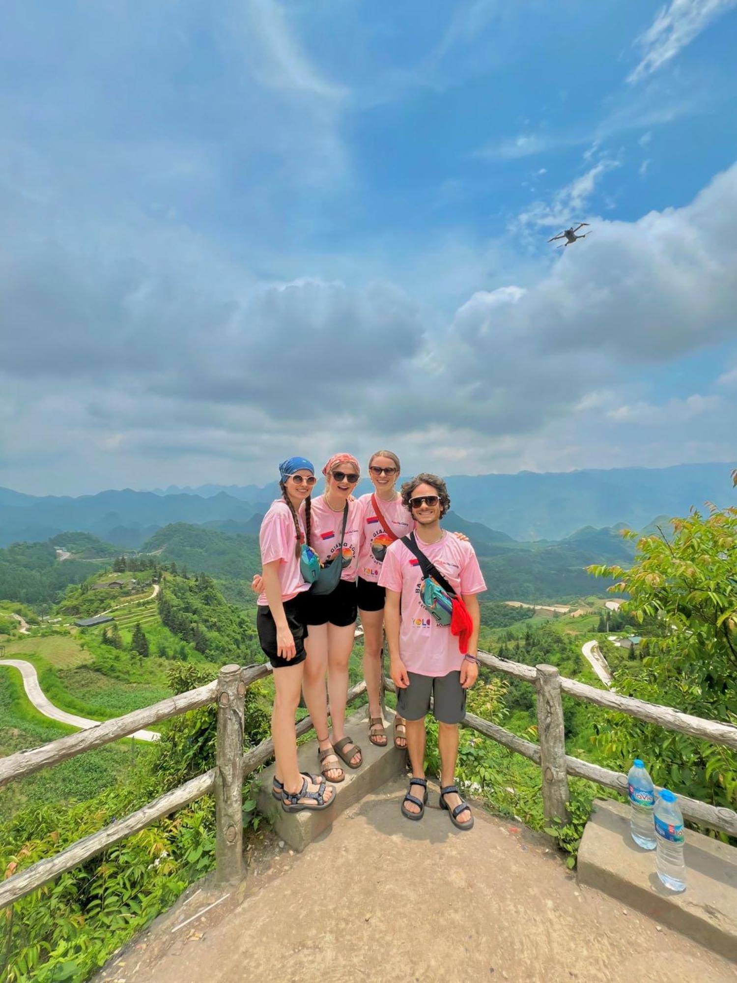 Hotel Yolo Ha Giang Adventures, Motorbike And Loop Tours Exteriér fotografie