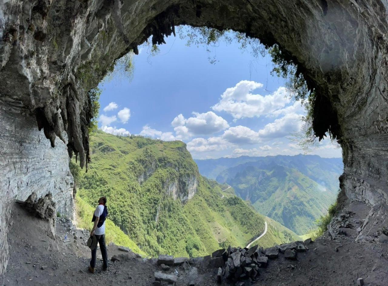 Hotel Yolo Ha Giang Adventures, Motorbike And Loop Tours Exteriér fotografie