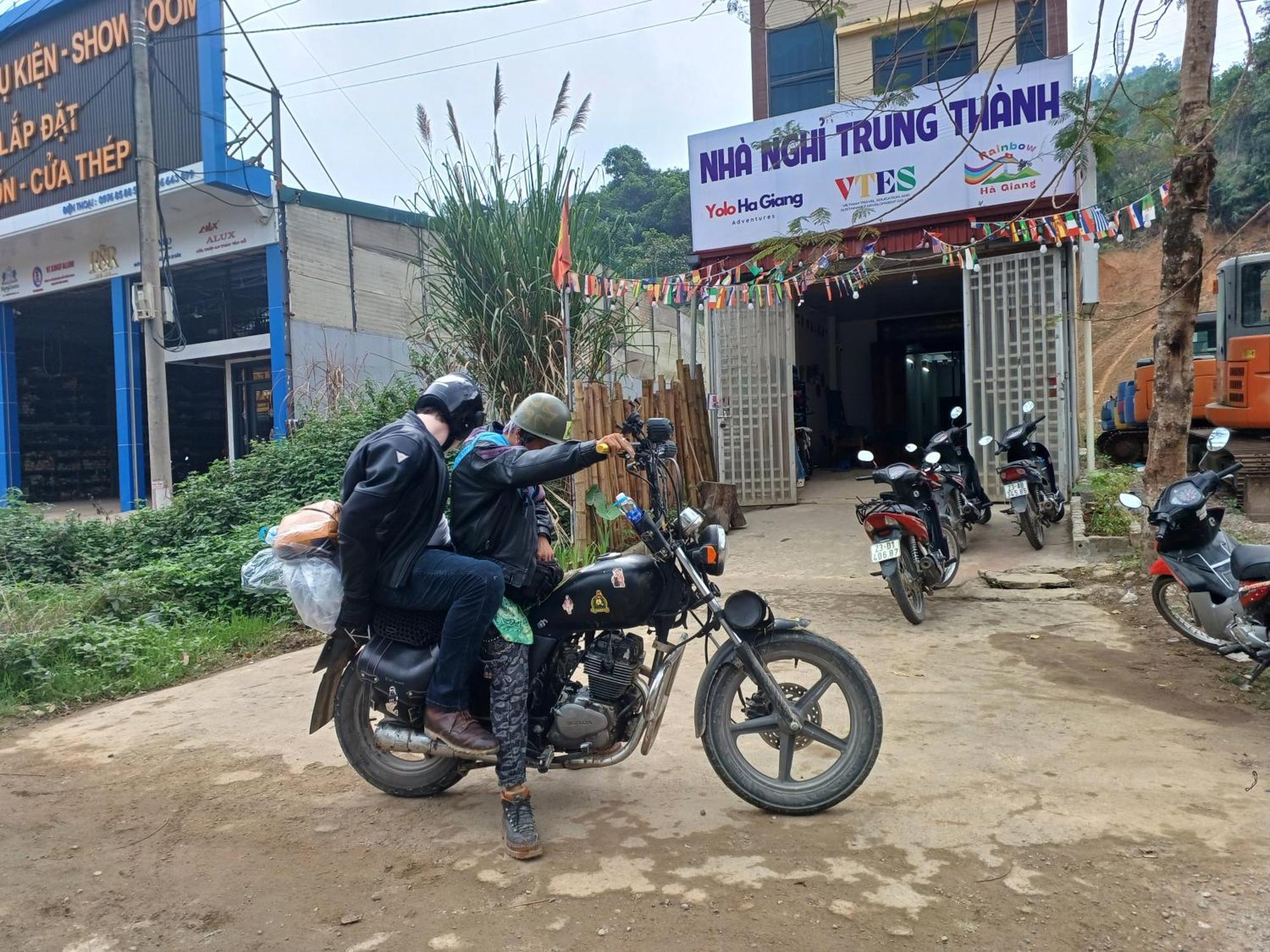 Hotel Yolo Ha Giang Adventures, Motorbike And Loop Tours Exteriér fotografie