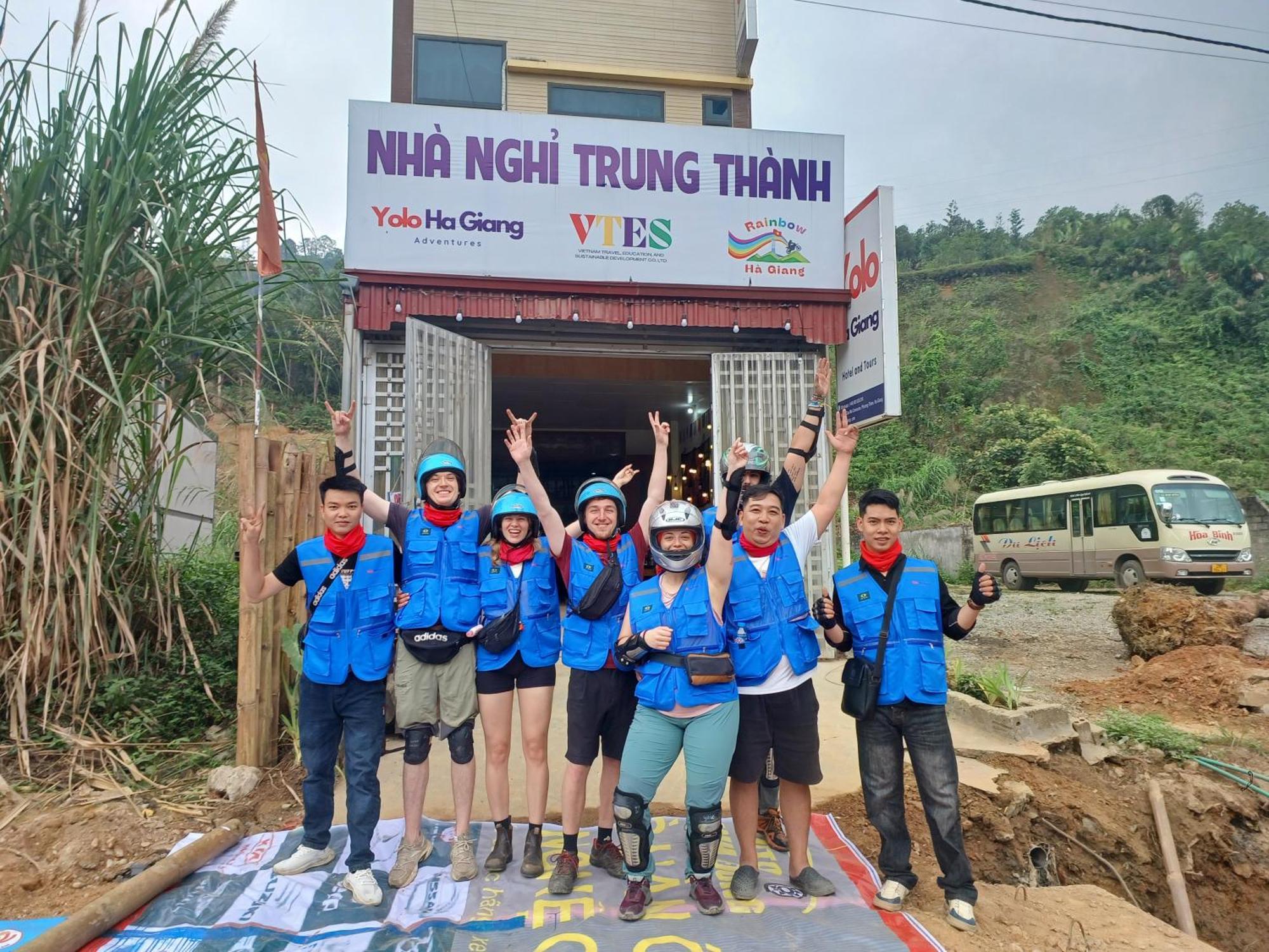 Hotel Yolo Ha Giang Adventures, Motorbike And Loop Tours Exteriér fotografie