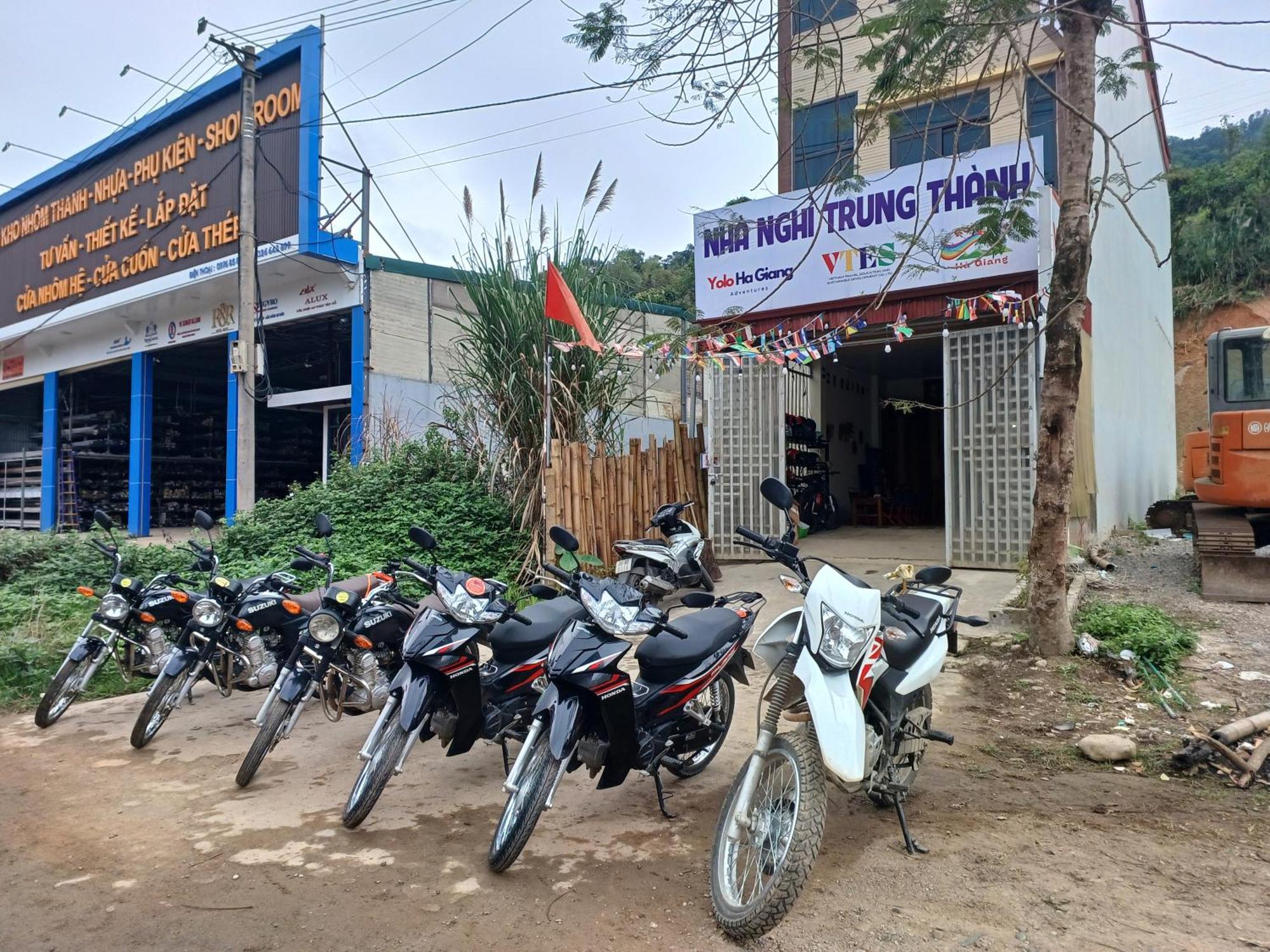 Hotel Yolo Ha Giang Adventures, Motorbike And Loop Tours Exteriér fotografie