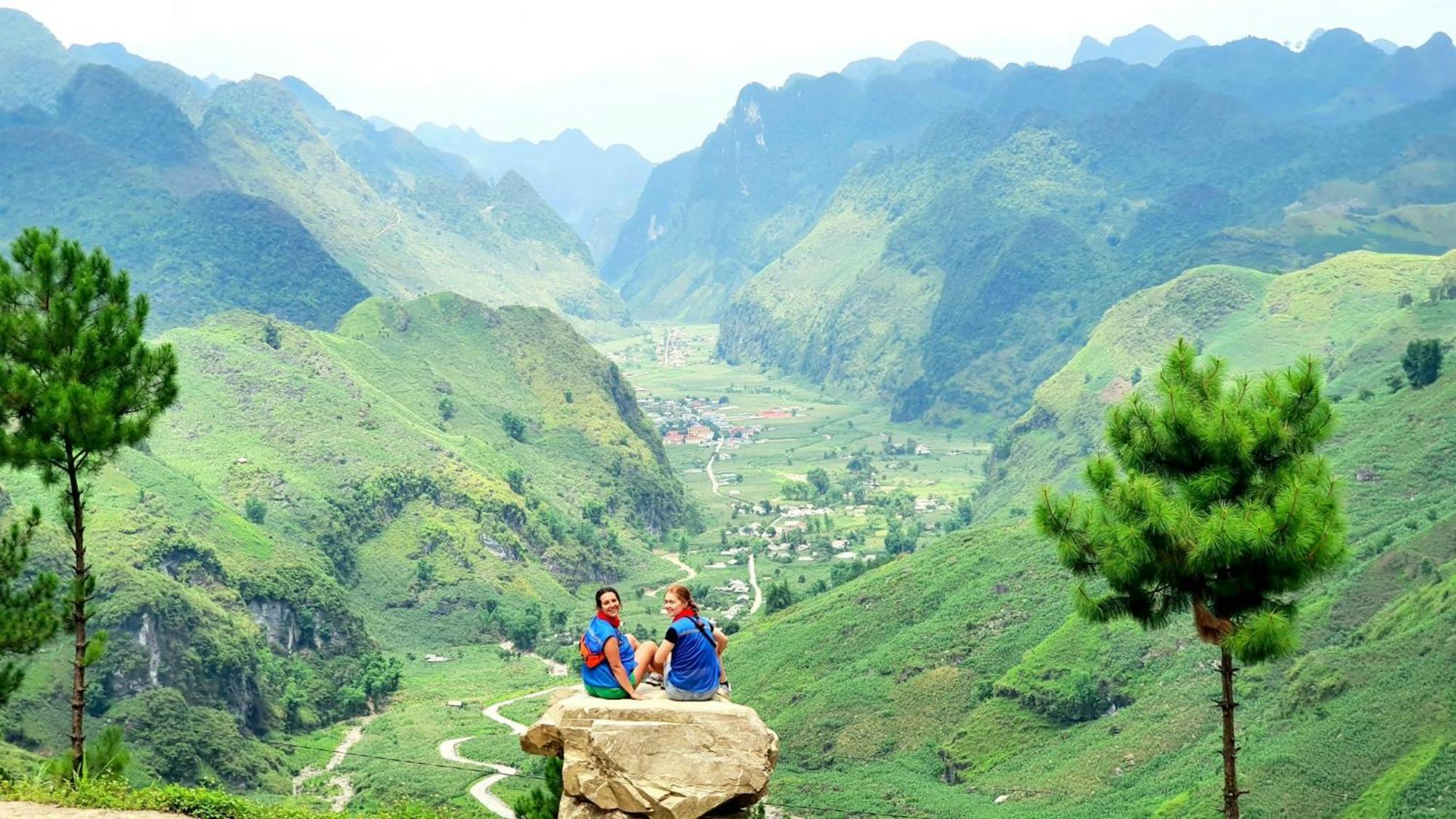 Hotel Yolo Ha Giang Adventures, Motorbike And Loop Tours Exteriér fotografie