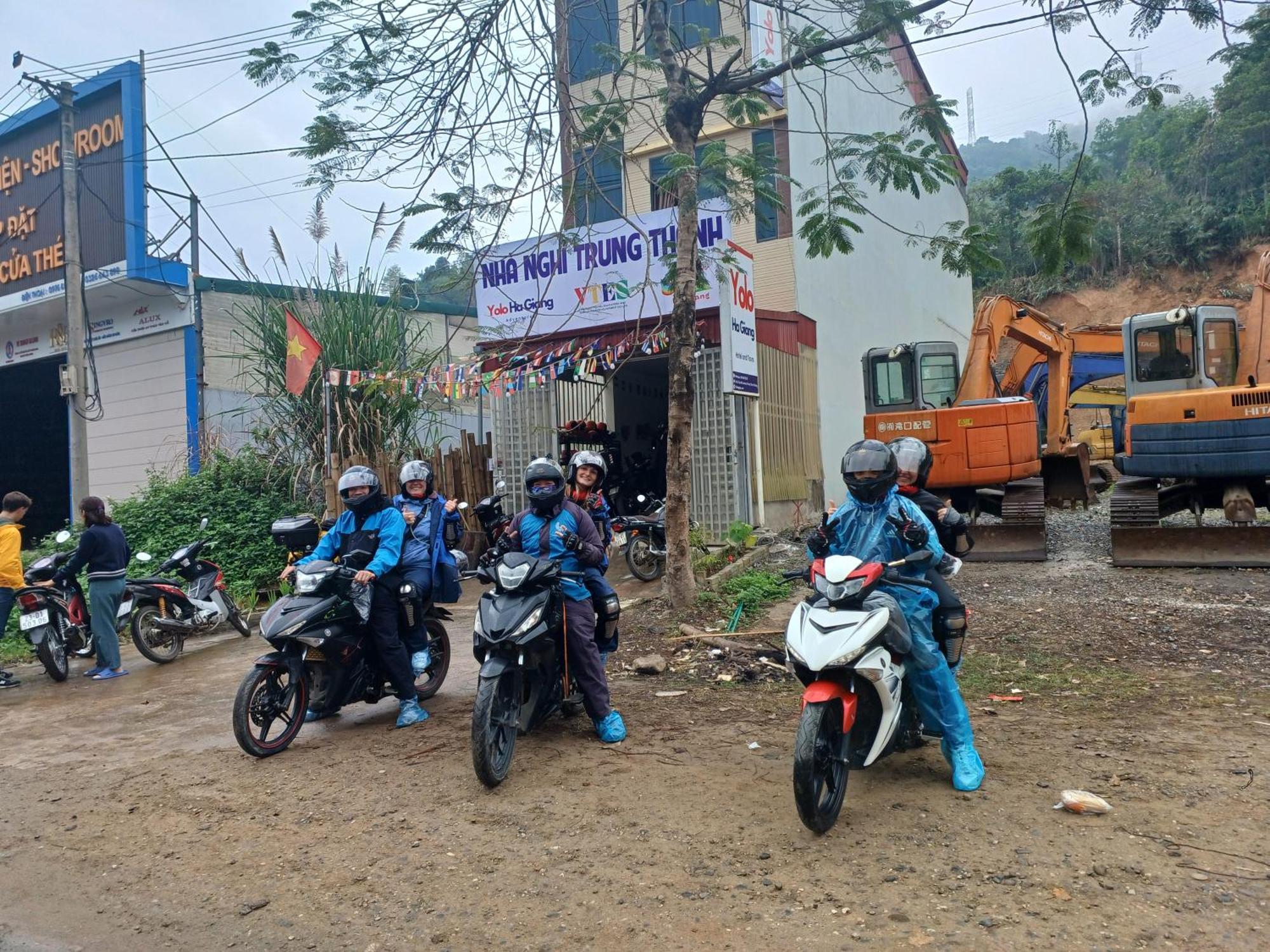 Hotel Yolo Ha Giang Adventures, Motorbike And Loop Tours Exteriér fotografie