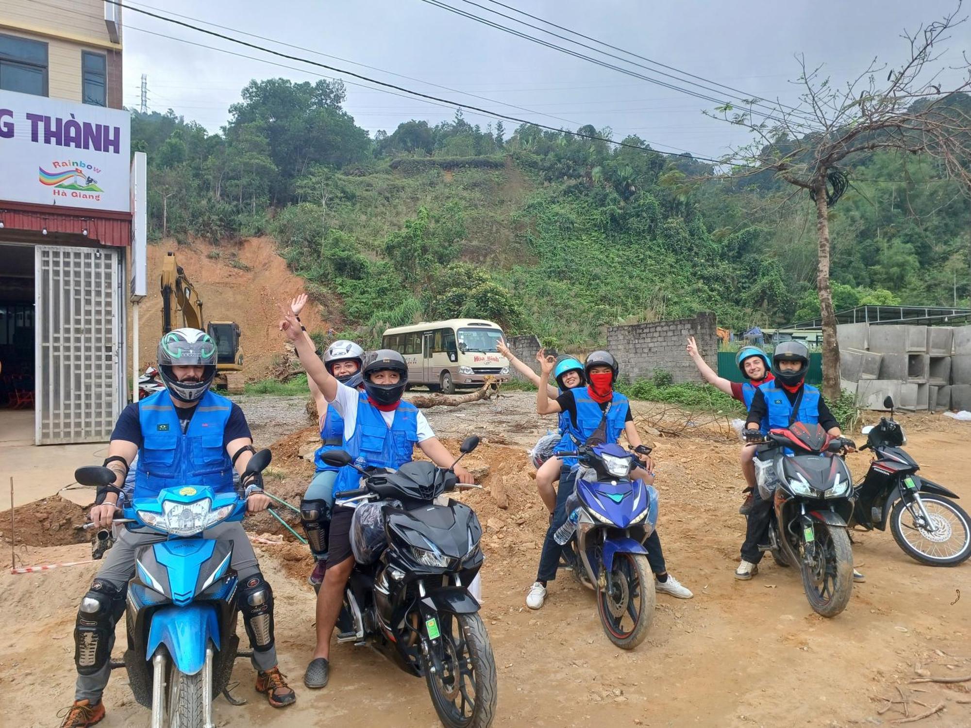 Hotel Yolo Ha Giang Adventures, Motorbike And Loop Tours Exteriér fotografie