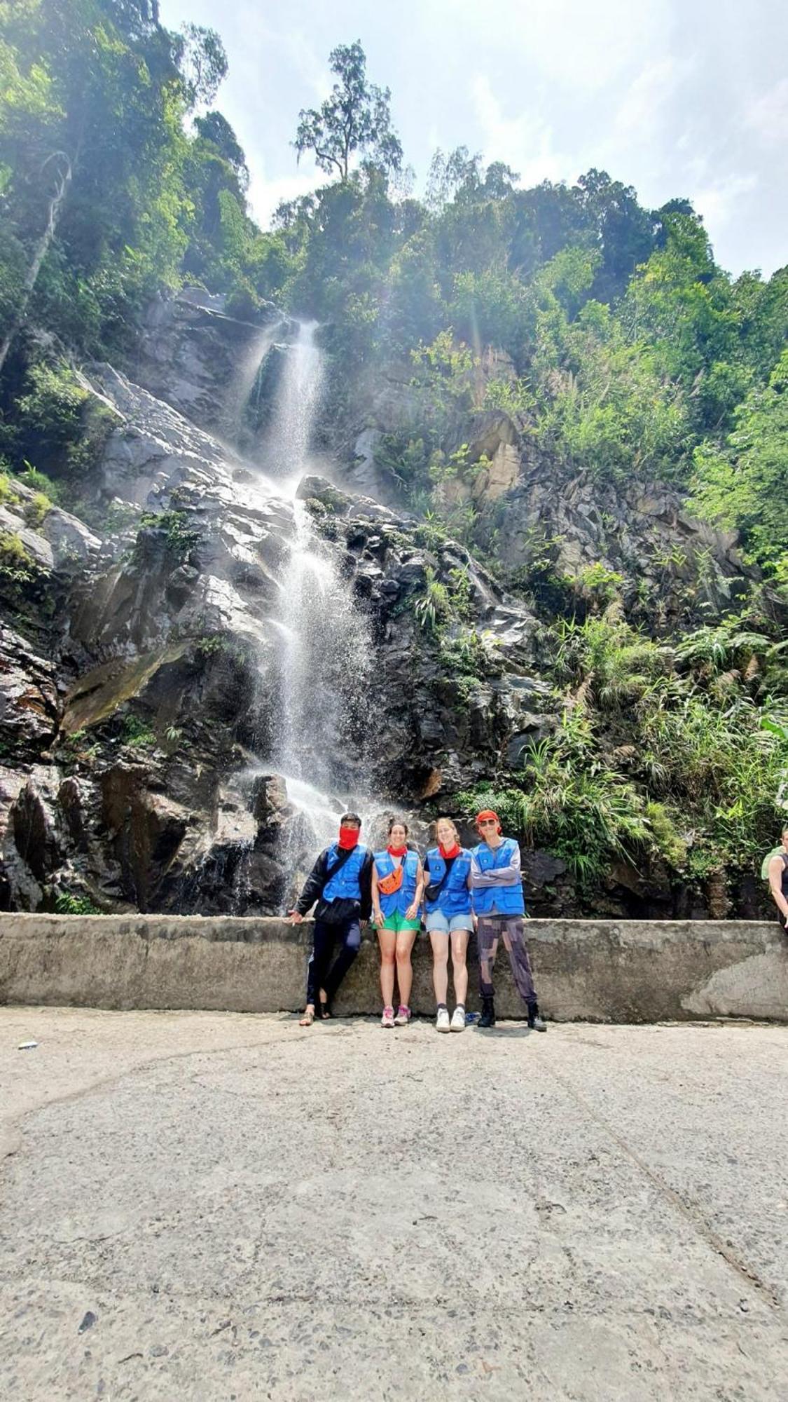 Hotel Yolo Ha Giang Adventures, Motorbike And Loop Tours Exteriér fotografie