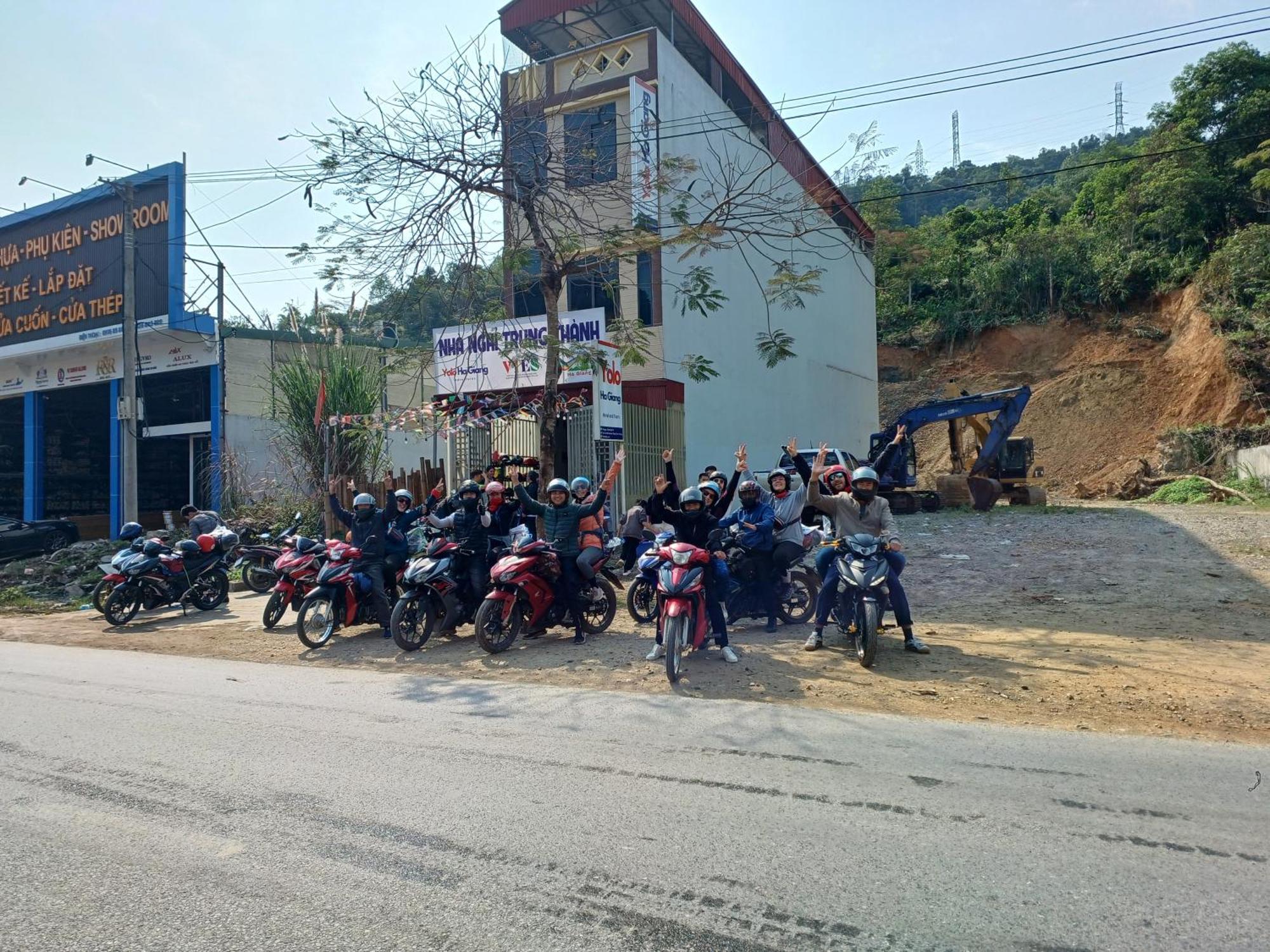 Hotel Yolo Ha Giang Adventures, Motorbike And Loop Tours Exteriér fotografie