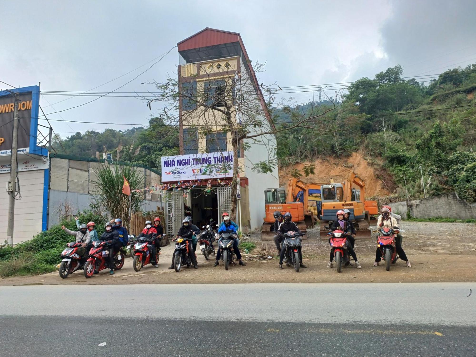 Hotel Yolo Ha Giang Adventures, Motorbike And Loop Tours Exteriér fotografie