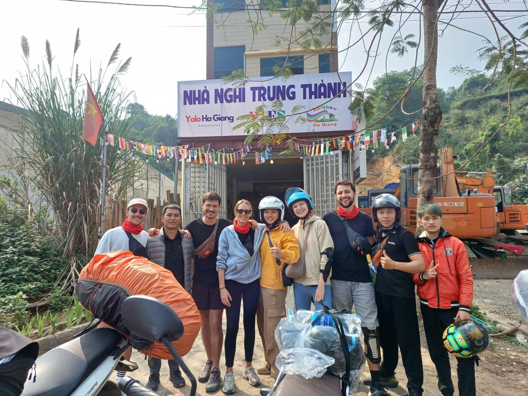 Hotel Yolo Ha Giang Adventures, Motorbike And Loop Tours Exteriér fotografie