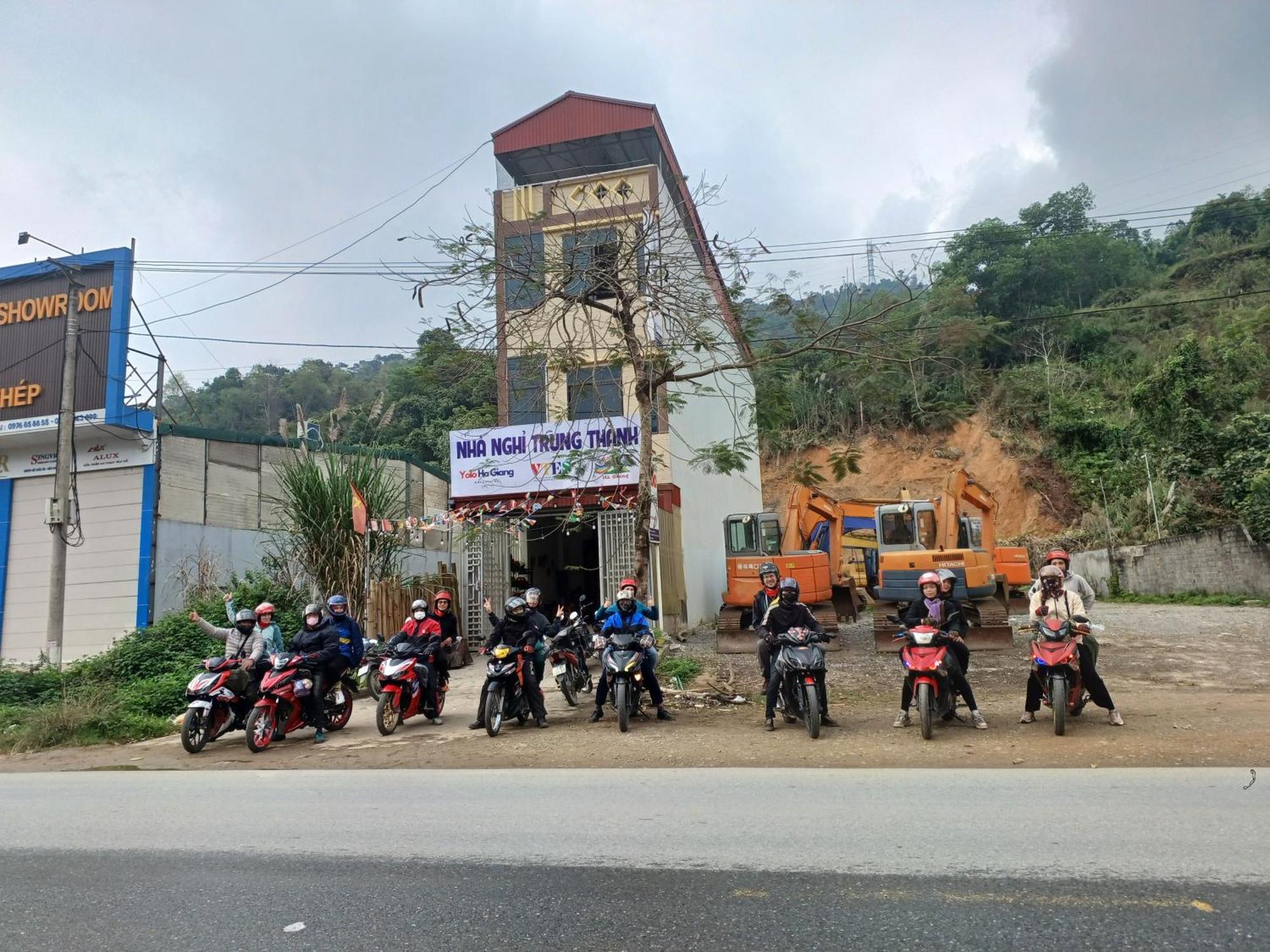 Hotel Yolo Ha Giang Adventures, Motorbike And Loop Tours Exteriér fotografie