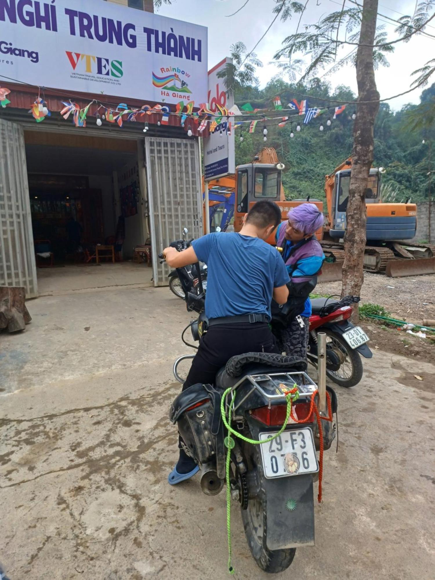 Hotel Yolo Ha Giang Adventures, Motorbike And Loop Tours Exteriér fotografie