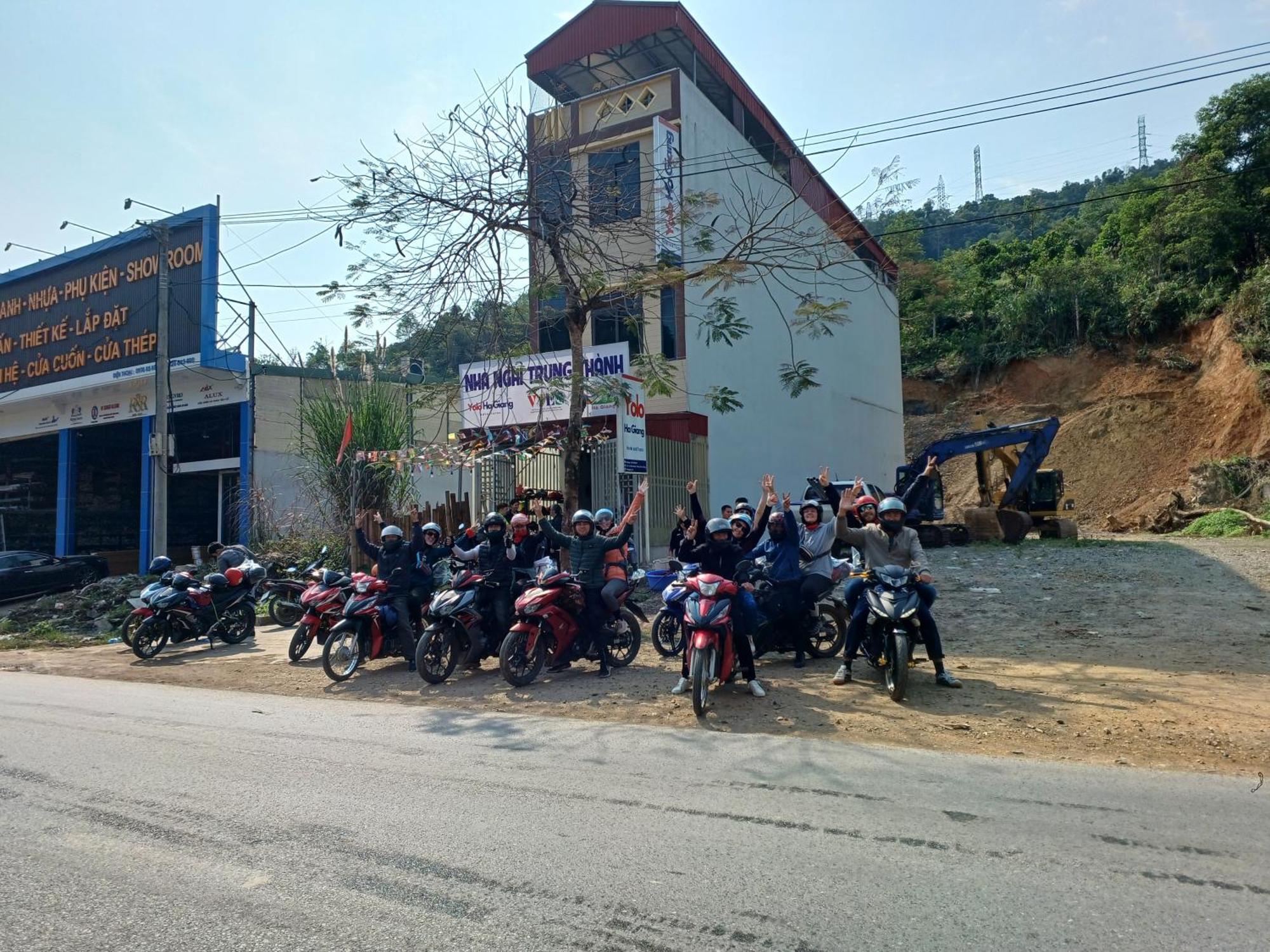 Hotel Yolo Ha Giang Adventures, Motorbike And Loop Tours Exteriér fotografie
