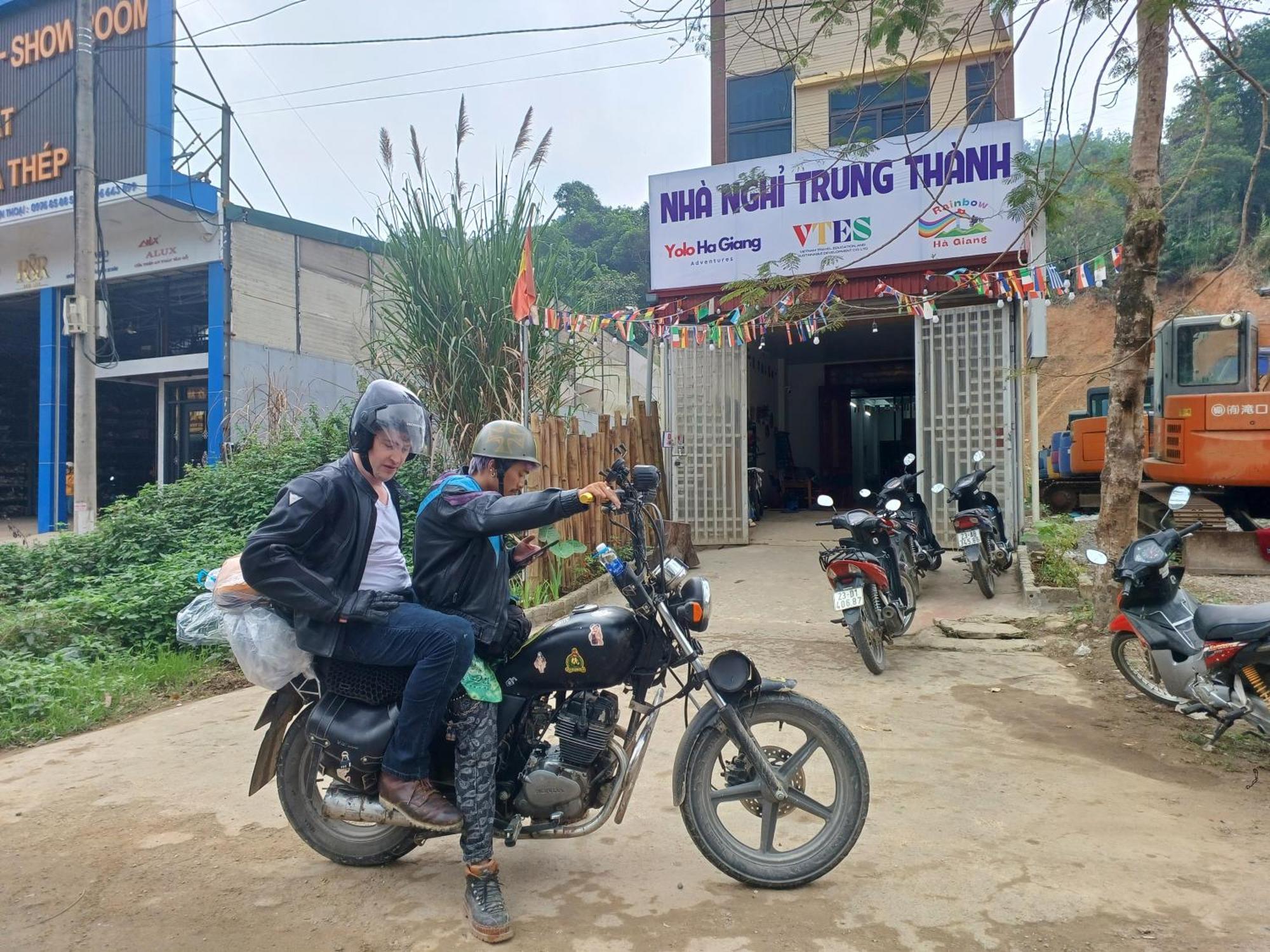 Hotel Yolo Ha Giang Adventures, Motorbike And Loop Tours Exteriér fotografie