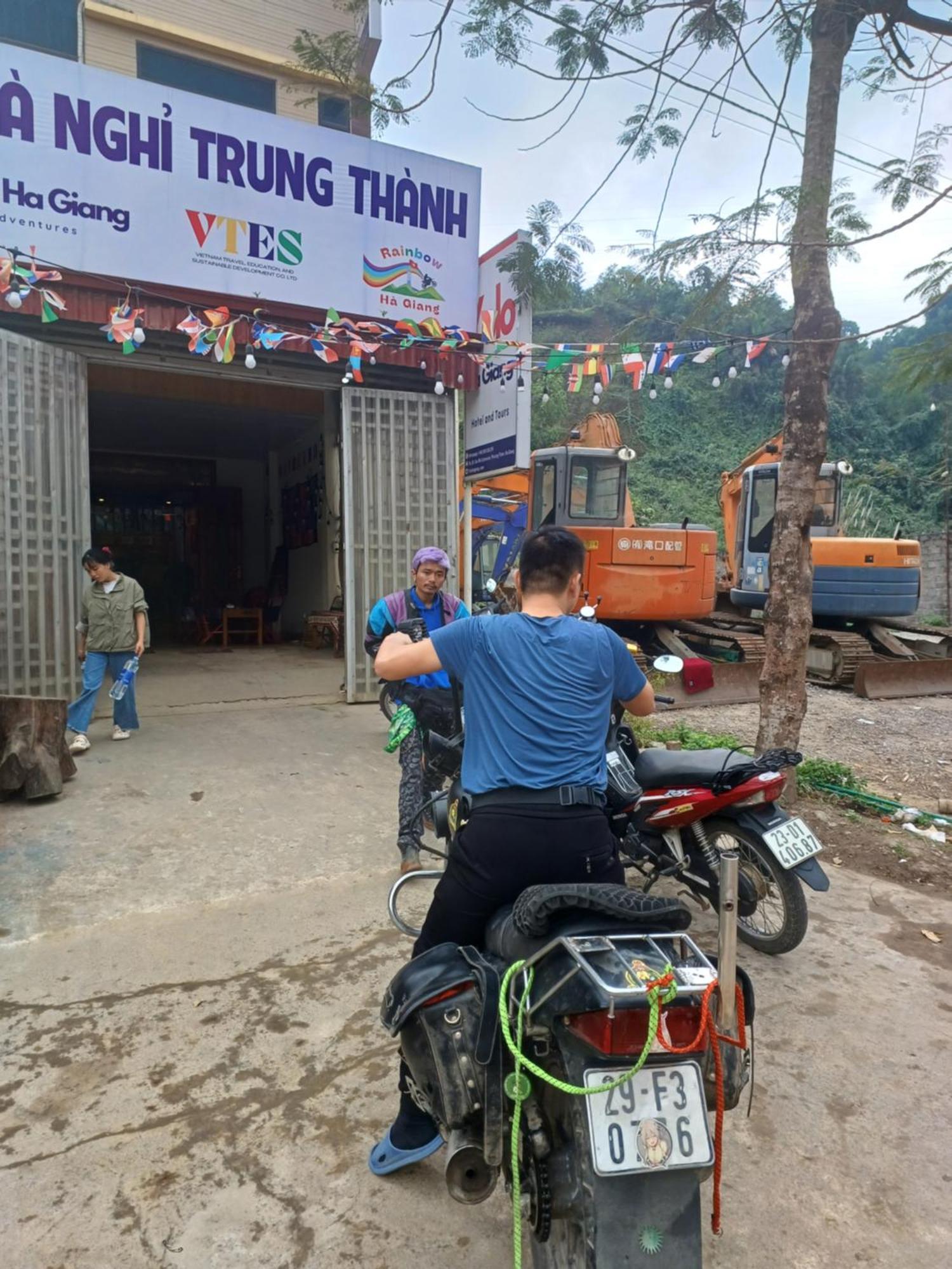 Hotel Yolo Ha Giang Adventures, Motorbike And Loop Tours Exteriér fotografie