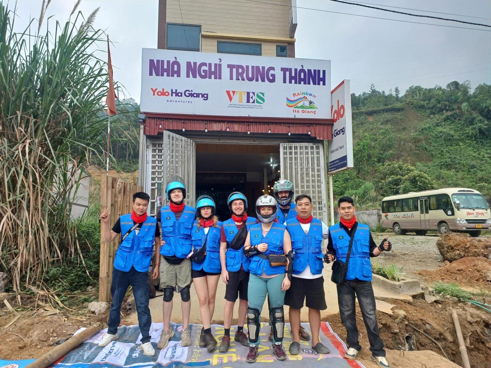 Hotel Yolo Ha Giang Adventures, Motorbike And Loop Tours Exteriér fotografie