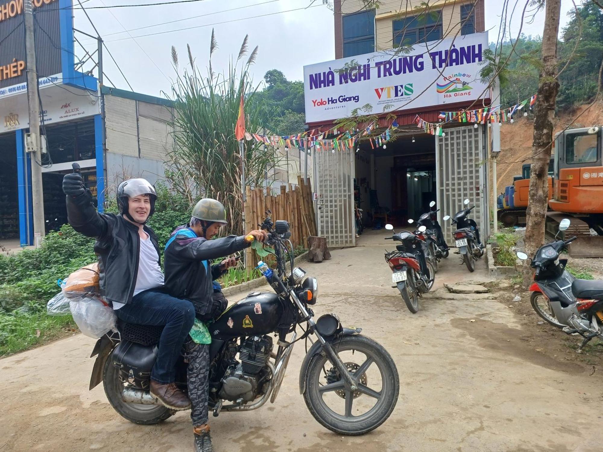 Hotel Yolo Ha Giang Adventures, Motorbike And Loop Tours Exteriér fotografie